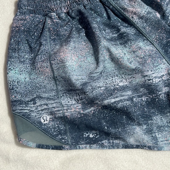 Lululemon Hotty Hot Short II *Long 4" Azurite Mint Tint Multi / Mystic Green 6 - Picture 15 of 15